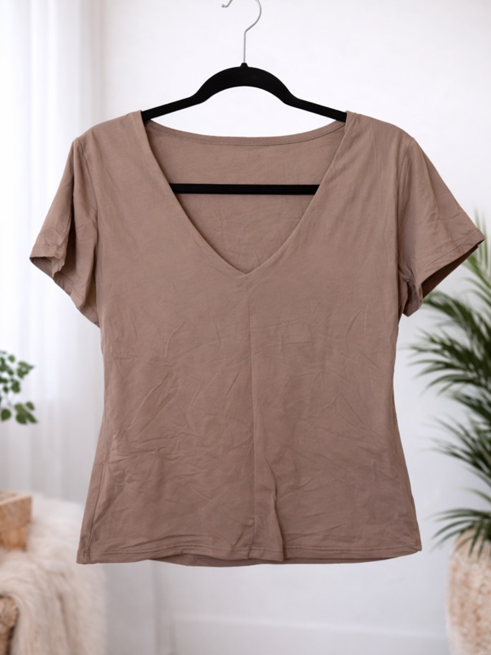 Puimey double lined V-Neck Short Sleeve Tee in Taupe